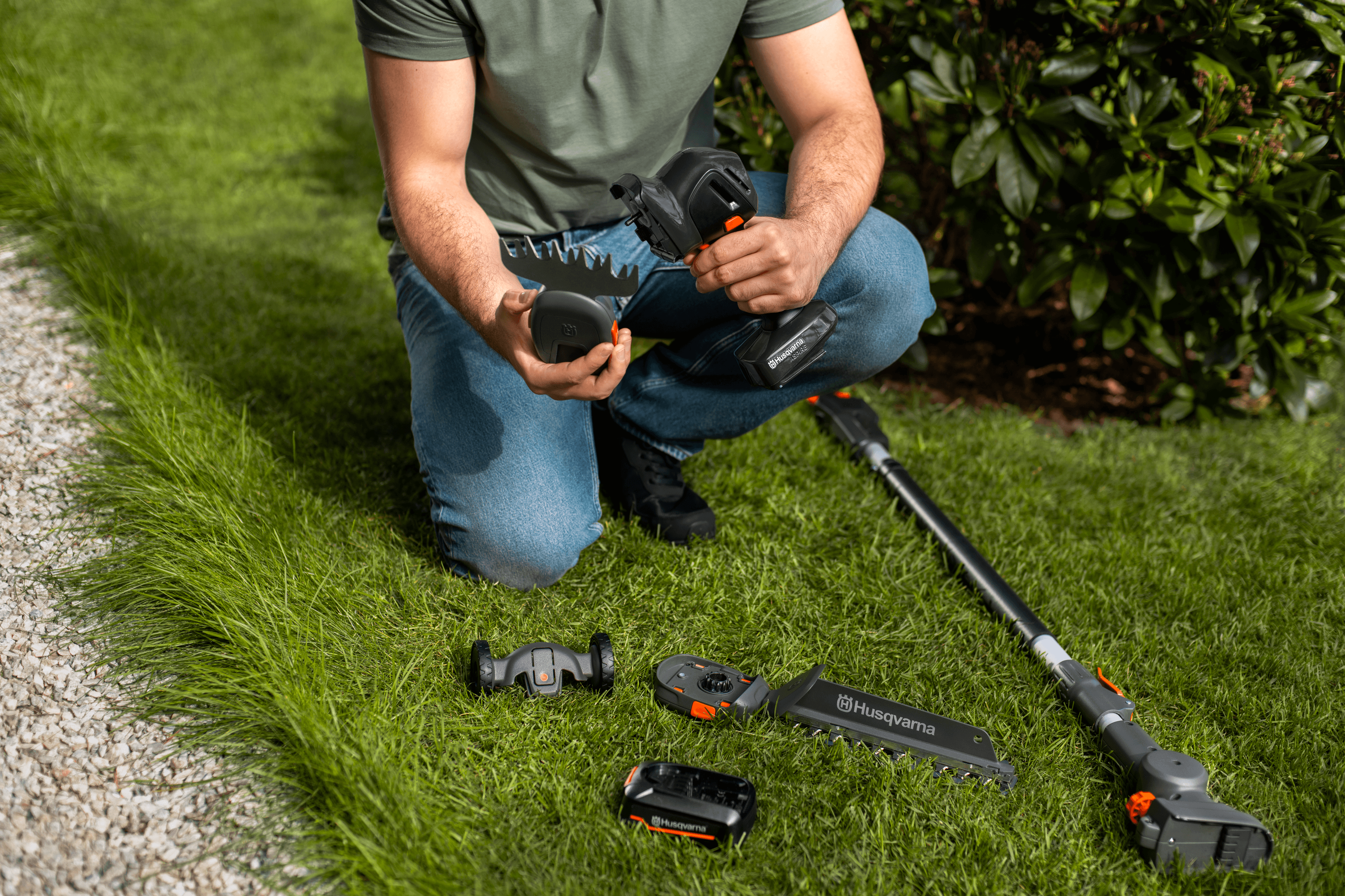 Aspire™ Shrub Shear 18V with battery and charger image 3
